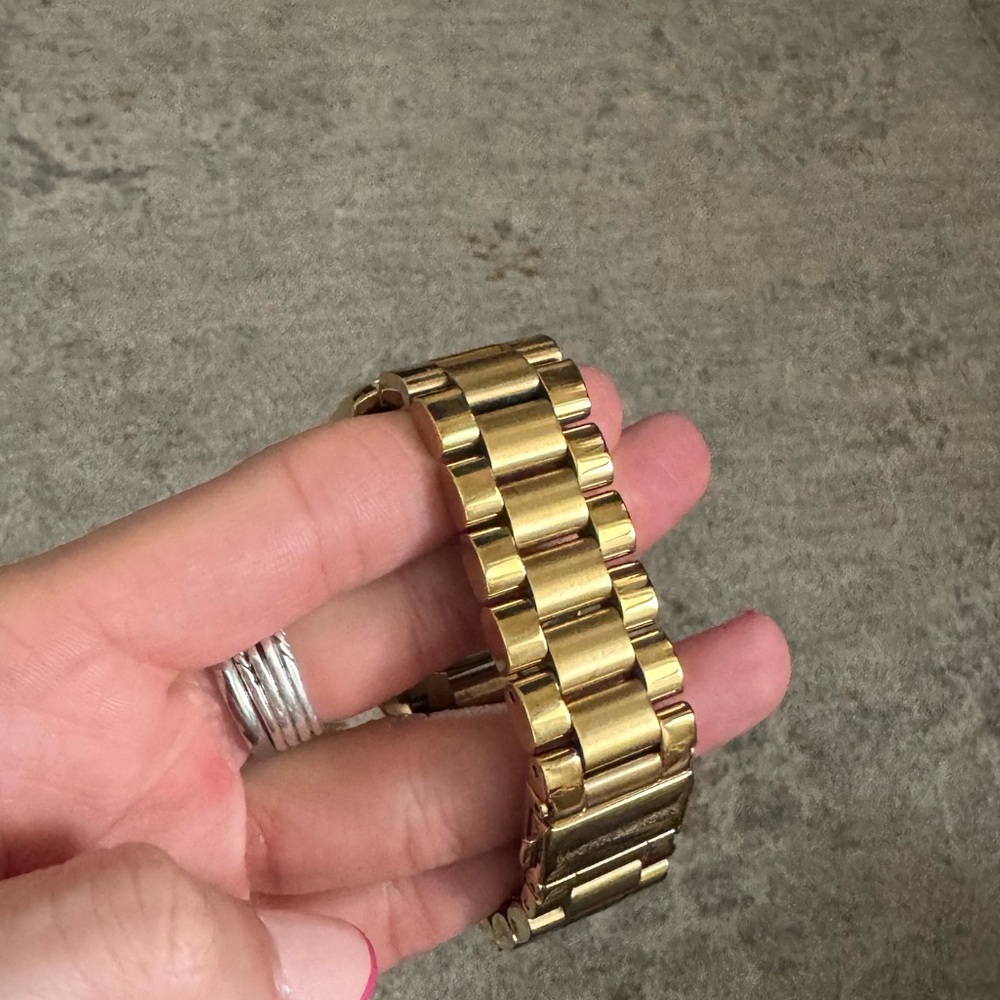 Michael Kors Bradshaw Gold Watch - Picture 2 of 6